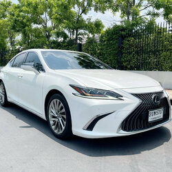 Lexus ES300H Grand Luxrury Hybrid สีขาว ปี 2019