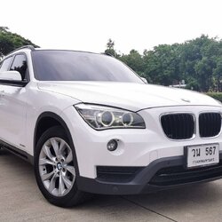 BMW X1 2.0I Sport สีขาวเบาะแดง ปี 2014