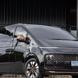 Hyundai Staria Premium 2.2D 8AT with Sunroof ปี 2023