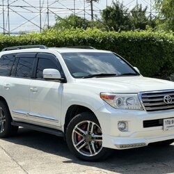 Toyota Land Cruiser 4.5 V8 Vx200 diesel ปี 2013 จด 2014