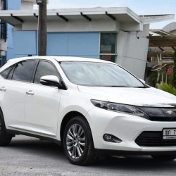 Toyota Harrier 2.0 ปี 2015