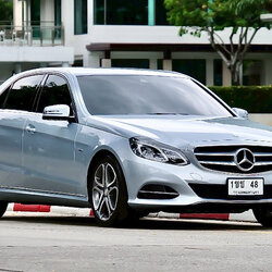 Mercedes Benz (W212) E200 CGI Facelift Edition E ปี 2017