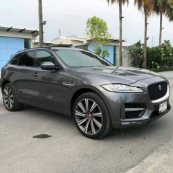Jaguar F-Pace สีเทา ปี 2017