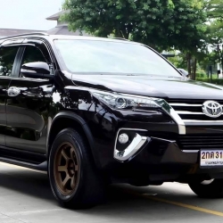 Toyota Fortuner 2.4 V ปี 2015