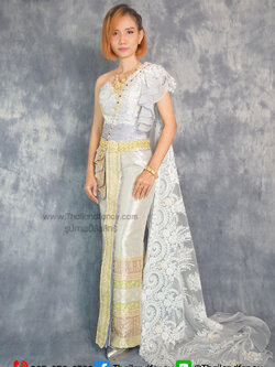 ชุดไทยย้อนยุค ชุดไทยสมัยอยุธยา ชุดไทยจักรี ชุดไทยพระราชนิยม ชุดไทยประยุกต์ ชุดไทยเจ้าสาว ชุดไทยสีเงินห่มสไบเงินตกแต่งลูกไม้และลายสีทองดิ้นสีเงิน