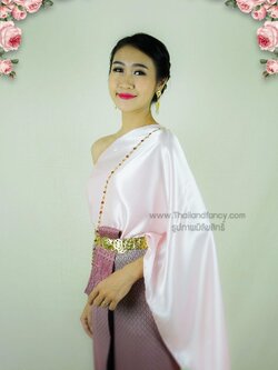 ชุดไทยเพื่อนเจ้าสาว ชุดแม่การะเกด ชุดไทยสมัยอยุธยา ชุดไทยอุ่นไอรัก ชุดไทยร่วมสมัย ชุดไทยสไบออเจ้า ชุดไทยสไบสีชมพูอ่อนกับผ้าถุงยกหน้านางตัดสำเร็จ