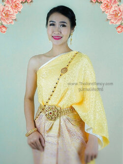 ชุดไทยย้อนยุค ชุดไทยสมัยอยุธยา ชุดไทยประยุกต์ ชุดไทยสไบออเจ้า ชุดไทยสไบเหลืองทองกับผ้าถุงจีบหน้านางเสมือนนุ่งสด