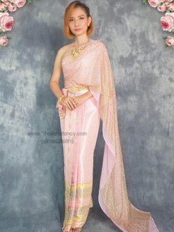 ชุดไทยจักรี ชุดไทยย้อนยุค ชุดไทยประยุกต์ ชุดไทยสีพาสเทล ชุดไทยผู้หญิงสีชมพู ชุดไทยเจ้าสาวสไบผ้าชีฟองลายไทยสีชมพูผ้าถุงจีบหน้านาง 9 ชั้น