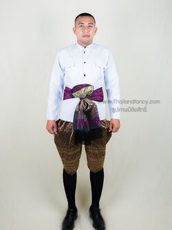 ชุดไทยเพื่อนเจ้าบ่าว ชุดไทยย้อนยุค ชุดงานพิธีไทย ชุดไทยผู้ชาย ชุดไทยท่านเจ้าคุณ ชุดไทยออเจ้า เสื้อไทยราชปาแตนสีขาวเข้าคู่กับโจงกระเบนสีเข้ม
