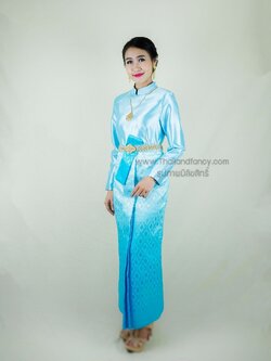 ชุดไทยอุ่นไอรัก ชุดไทยบรมพิมาน ชุดไทยโบราณ ชุดไทยประยุกต์ ชุดไทยย้อนยุค ชุดไทยบรมพิมานสีฟ้าเข้าคู่กับผ้าถุงลายไทยยกหน้านางไล่เฉดสีฟ้า