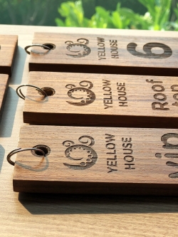 พวงกุญแจไม้ เลเซอร์