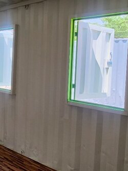 ตู้บ้านพักคนงานกั้นแบ่งเป็น 5 ห้อง แบบอัพเกรด ทำสีน้ำตาล ตัดขอบดำ