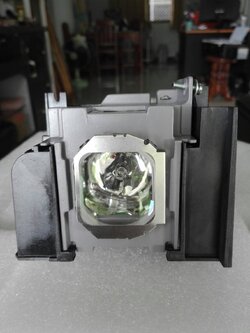 หลอดโปรเจคเตอร์ Panasonic PT-AE8000 เกรด Original – คุณภาพสูง ภาพคมชัด ทนทาน