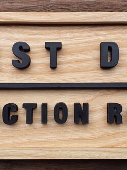 ป้ายไม้แอช สไตล์มินิมอล