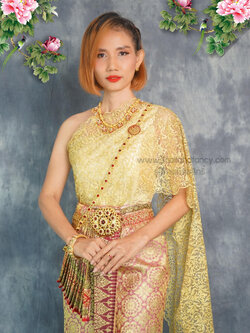 ชุดไทยจักรี ชุดไทยย้อนยุค ชุดไทยประยุกต์ ชุดไทยแต่งงาน ชุดไทยพรหมลิขิต ชุดไทยเจ้าสาวสไบลูกไม้สีทองกับผ้าถุงผ้าไหมจีบหน้านางลายไทยเสมือนนุ่งสด