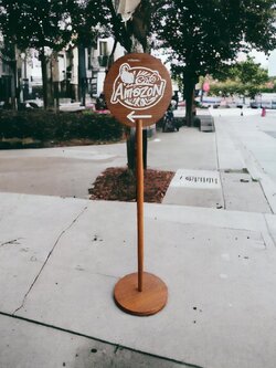 ป้ายกลมตั้งหน้าร้าน