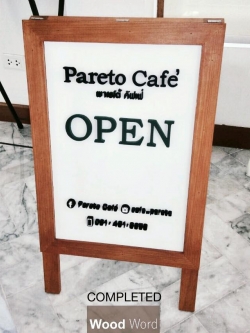 กระดานตั้งหน้าร้านกาแฟ