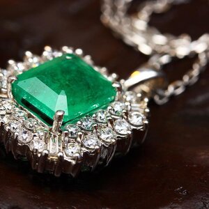 มรกต EMERALD อัญมณีแห่งความสมบูรณ์พูนสุข ความเจริญเติบโต